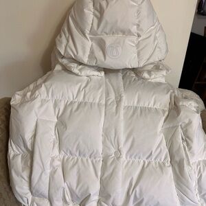 Lululemon White 600- down-fill cropped Wunder Puff Vest NWOT